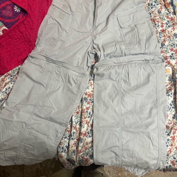 Levi’s convertible cargo pants. - Picture 2 of 4